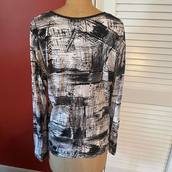 CHICO’S | abstract black & white v neck blouse 2 or M - Picture 5 of 6